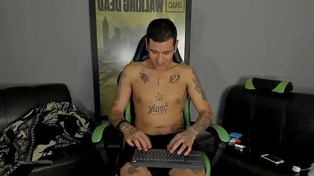 Snapshot of jamesinked_ chatting on January 21, 11:45 pm jamesinked online show from January 21, 11:45 pm