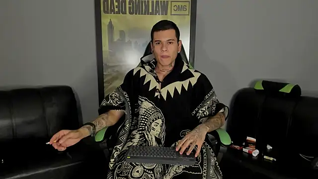 Snapshot of jamesinked_ chatting on January 26, 5:45 am jamesinked online show from January 26, 5:45 am