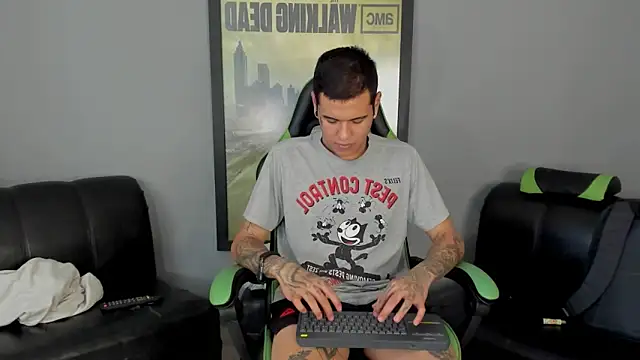 Snapshot of jamesinked_ chatting on January 28, 6:49 pm jamesinked online show from January 28, 6:49 pm