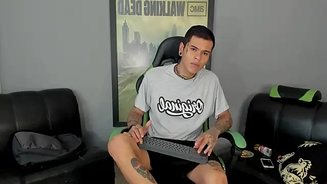 Snapshot of jamesinked_ chatting on January 31, 6:36 pm jamesinked online show from January 31, 6:36 pm