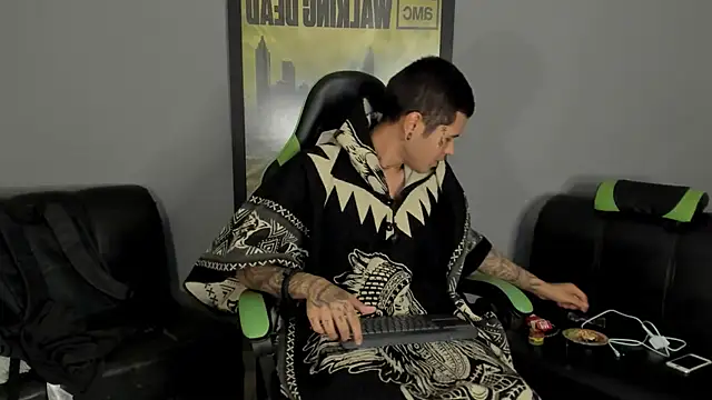 Snapshot of jamesinked_ chatting on February 5, 1:58 am jamesinked online show from February 5, 1:58 am