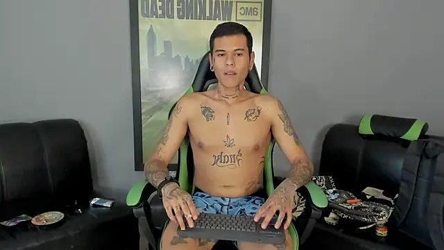 Snapshot of jamesinked_ chatting on February 6, 8:02 pm jamesinked online show from February 6, 8:02 pm