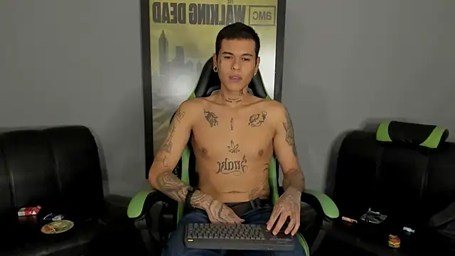 Snapshot of jamesinked_ chatting on February 6, 11:04 pm jamesinked online show from February 6, 11:04 pm