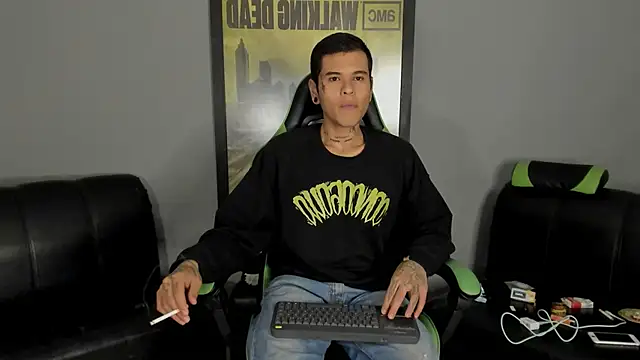 Snapshot of jamesinked_ chatting on February 14, 4:58 am jamesinked online show from February 14, 4:58 am