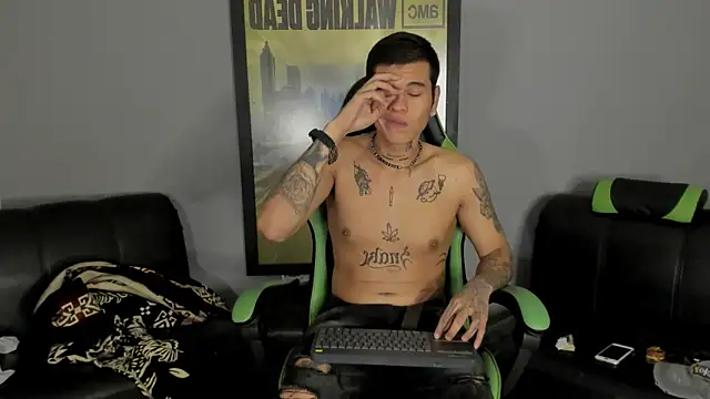 Snapshot of jamesinked_ chatting on February 16, 1:25 am jamesinked online show from February 16, 1:25 am