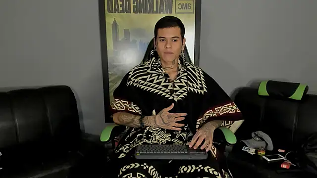 Snapshot of jamesinked_ chatting on February 16, 8:10 am jamesinked online show from February 16, 8:10 am