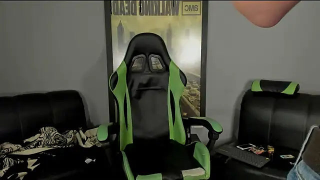 Snapshot of jamesinked_ chatting on March 1, 5:05 pm jamesinked online show from March 1, 5:05 pm