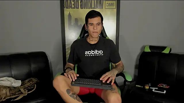 Snapshot of jamesinked_ chatting on March 4, 7:41 am jamesinked online show from March 4, 7:41 am