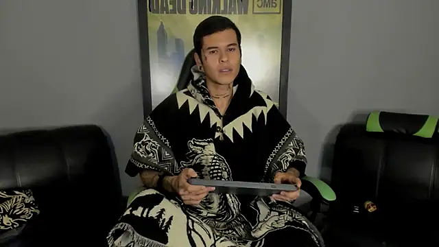 Snapshot of jamesinked_ chatting on March 7, 12:37 am jamesinked online show from March 7, 12:37 am