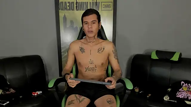 Snapshot of jamesinked_ chatting on March 8, 8:03 pm jamesinked online show from March 8, 8:03 pm