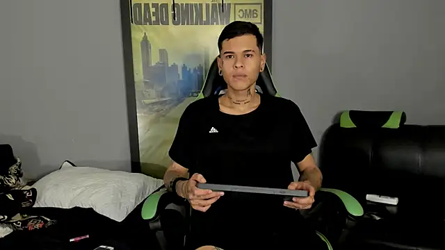 Snapshot of jamesinked_ chatting on March 12, 8:10 pm jamesinked online show from March 12, 8:10 pm