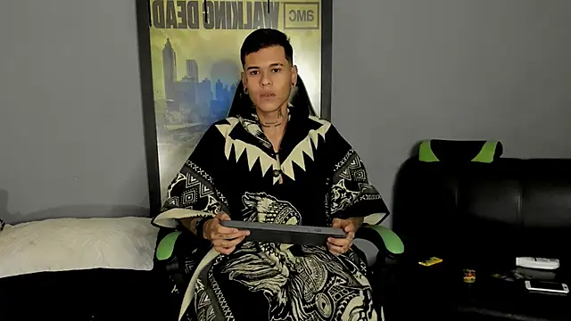 Snapshot of jamesinked_ chatting on March 13, 2:38 am jamesinked online show from March 13, 2:38 am