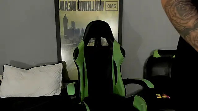 Snapshot of jamesinked_ chatting on March 13, 8:22 pm jamesinked online show from March 13, 8:22 pm