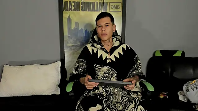 Snapshot of jamesinked_ chatting on March 19, 12:48 am jamesinked online show from March 19, 12:48 am