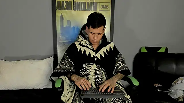 Snapshot of jamesinked_ chatting on March 19, 3:52 am jamesinked online show from March 19, 3:52 am