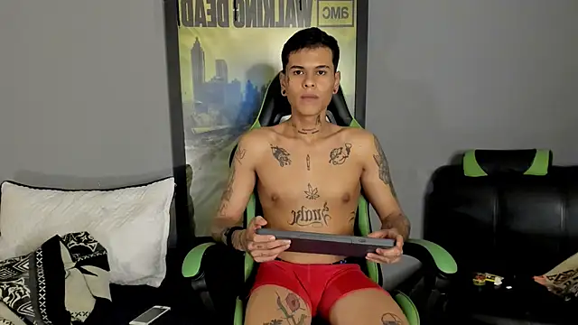 Snapshot of jamesinked_ chatting on March 23, 5:10 am jamesinked online show from March 23, 5:10 am