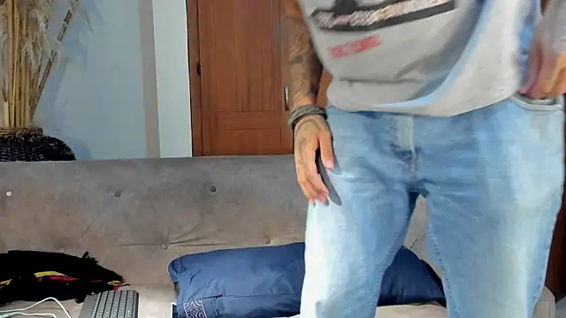 Snapshot of jamesinked_ chatting on October 18, 2:25 am jamesinked online show from October 18, 2:25 am