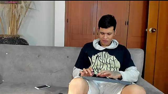 Snapshot of jamesinked_ chatting on October 28, 1:20 am jamesinked online show from October 28, 1:20 am