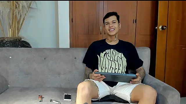 Snapshot of jamesinked_ chatting on October 28, 7:27 pm jamesinked online show from October 28, 7:27 pm