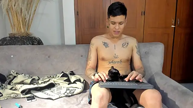 Snapshot of jamesinked_ chatting on November 7, 1:49 am jamesinked online show from November 7, 1:49 am