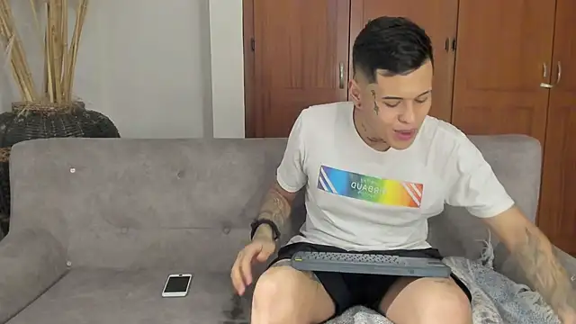 Snapshot of jamesinked_ chatting on November 29, 10:24 pm jamesinked online show from November 29, 10:24 pm