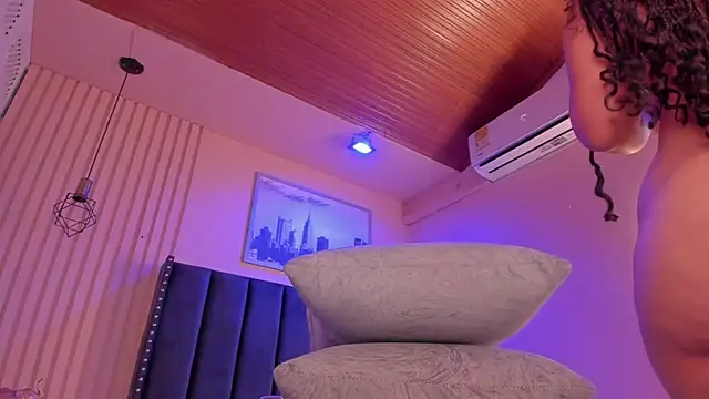 viiolett lee online show from February 28, 11:23 pm