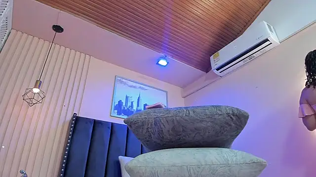 viiolett lee online show from January 7, 8:33 pm