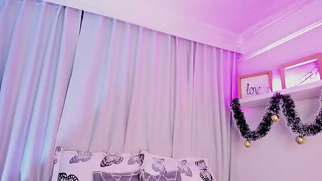 Snapshot of susyy7 chatting on December 21, 7:43 pm susyy7 online show from December 21, 7:43 pm