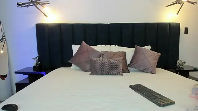 Snapshot of susyy7 chatting on February 24, 3:37 am susyy7 online show from February 24, 3:37 am