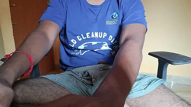 Snapshot of Aloneguy_bangalore chatting on November 19, 8:14 am Aloneguy bangalore online show from November 19, 8:14 am