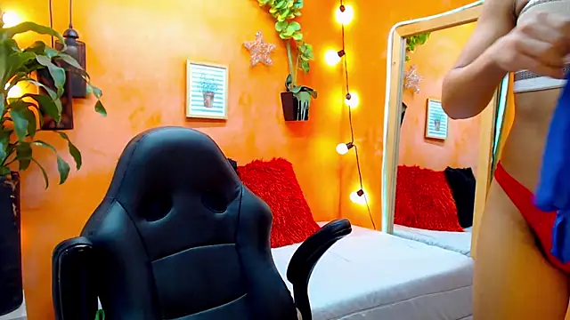 Snapshot of aslyhernandez_7 chatting on January 3, 11:46 am aslyhernandez 7 online show from January 3, 11:46 am