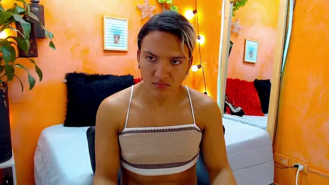 Snapshot of aslyhernandez_7 chatting on January 3, 5:53 pm aslyhernandez 7 online show from January 3, 5:53 pm