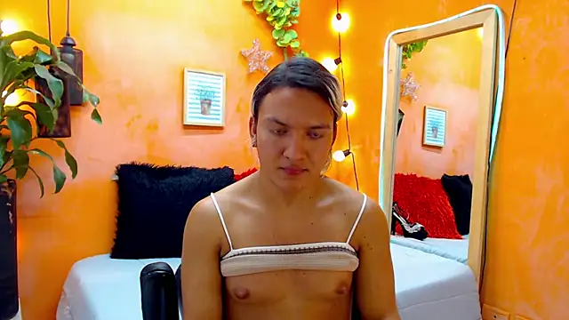 Snapshot of aslyhernandez_7 chatting on January 3, 8:54 pm aslyhernandez 7 online show from January 3, 8:54 pm