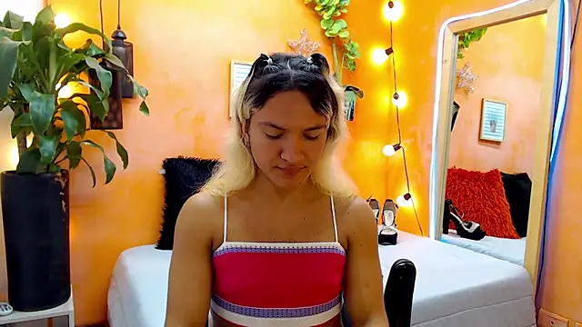 Snapshot of aslyhernandez_7 chatting on January 4, 5:47 pm aslyhernandez 7 online show from January 4, 5:47 pm