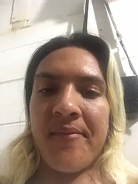 Snapshot of aslyhernandez_7 chatting on January 13, 8:26 pm aslyhernandez 7 online show from January 13, 8:26 pm