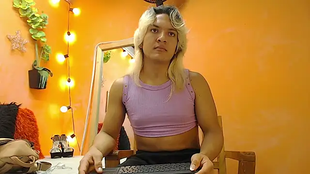 Snapshot of aslyhernandez_7 chatting on January 15, 11:21 am aslyhernandez 7 online show from January 15, 11:21 am