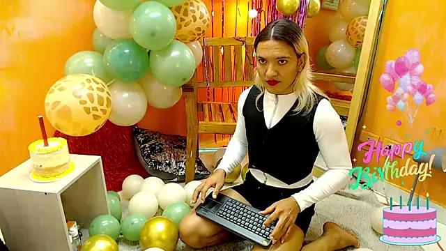 Snapshot of aslyhernandez_7 chatting on January 16, 1:47 pm aslyhernandez 7 online show from January 16, 1:47 pm