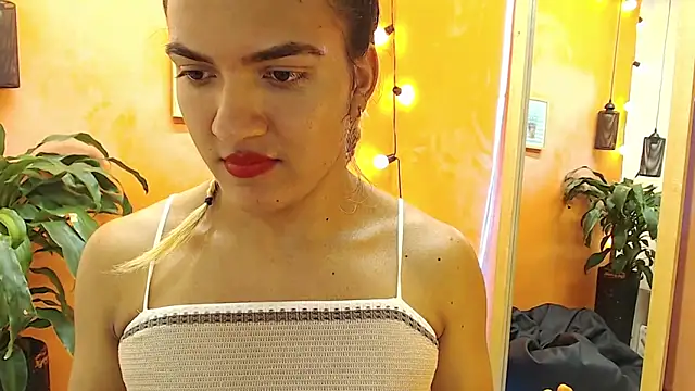 Snapshot of aslyhernandez_7 chatting on January 20, 5:59 pm aslyhernandez 7 online show from January 20, 5:59 pm