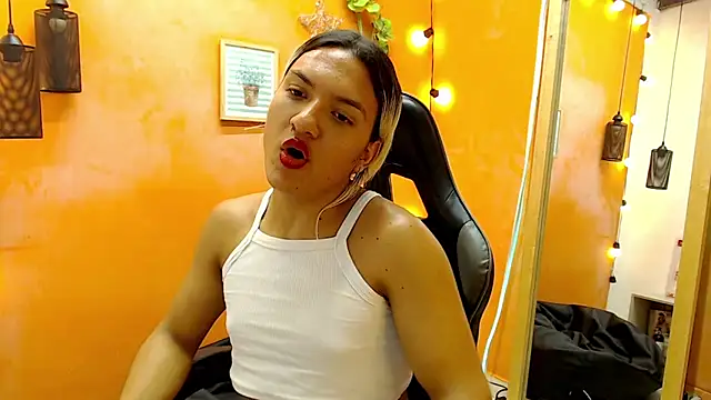 Snapshot of aslyhernandez_7 chatting on January 25, 8:21 pm aslyhernandez 7 online show from January 25, 8:21 pm