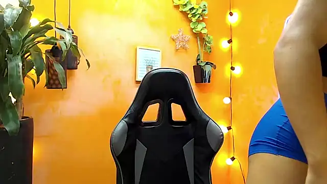 Snapshot of aslyhernandez_7 chatting on January 27, 11:22 am aslyhernandez 7 online show from January 27, 11:22 am