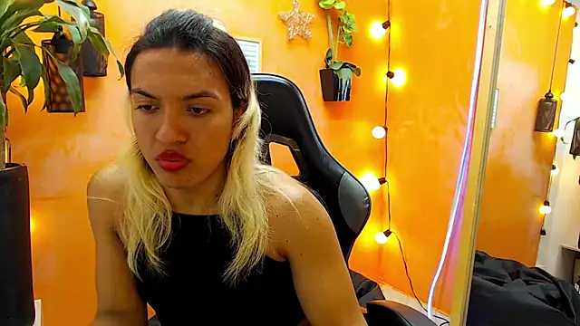 Snapshot of aslyhernandez_7 chatting on January 27, 5:26 pm aslyhernandez 7 online show from January 27, 5:26 pm