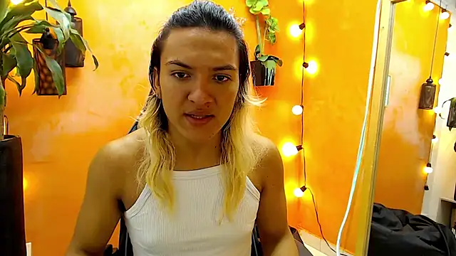 Snapshot of aslyhernandez_7 chatting on January 28, 11:28 am aslyhernandez 7 online show from January 28, 11:28 am