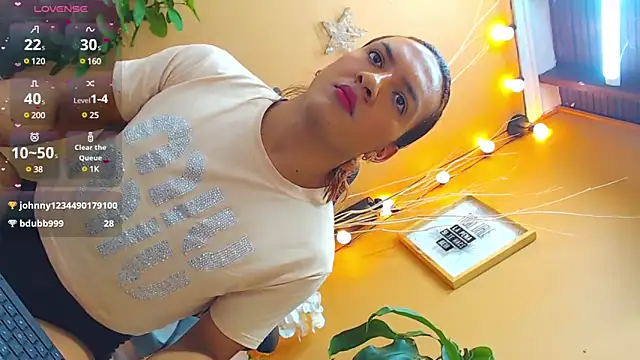 Snapshot of aslyhernandez_7 chatting on March 7, 12:48 am aslyhernandez 7 online show from March 7, 12:48 am