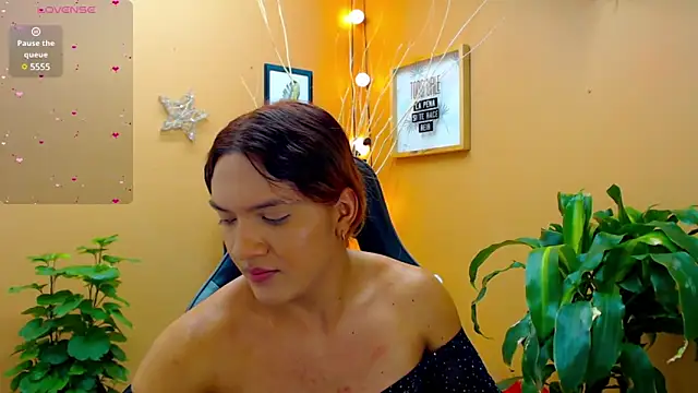 Snapshot of aslyhernandez_7 chatting on March 12, 9:13 pm aslyhernandez 7 online show from March 12, 9:13 pm