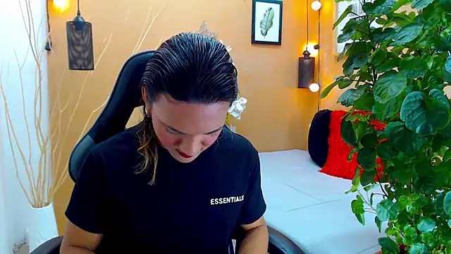 Snapshot of aslyhernandez_7 chatting on September 18, 12:18 pm aslyhernandez 7 online show from September 18, 12:18 pm