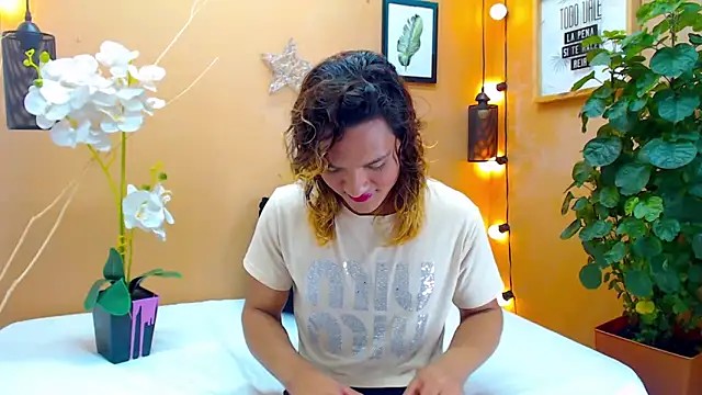 Snapshot of aslyhernandez_7 chatting on October 14, 12:17 pm aslyhernandez 7 online show from October 14, 12:17 pm