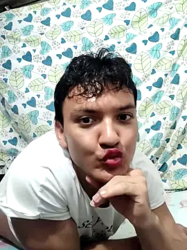 Snapshot of aslyhernandez_7 chatting on February 13, 4:36 pm aslyhernandez 7 online show from February 13, 4:36 pm