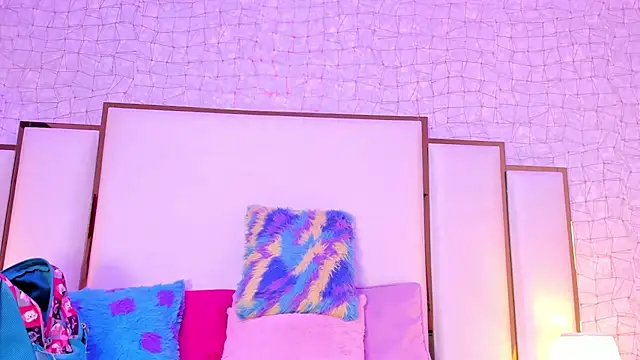 Snapshot of Victoriaa_millers chatting on February 4, 3:11 am Victoriaa millers online show from February 4, 3:11 am