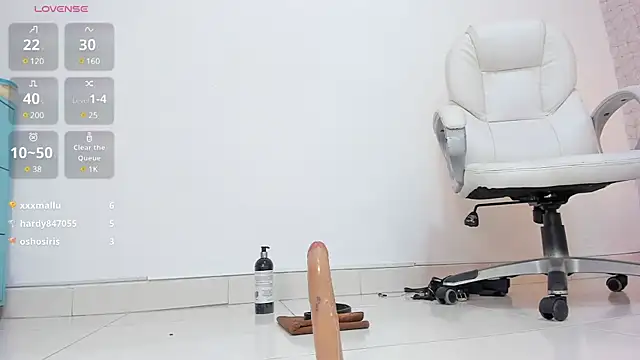 Snapshot of Victoriaa_millers chatting on February 18, 6:48 am Victoriaa millers online show from February 18, 6:48 am