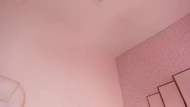 Snapshot of Victoriaa_millers chatting on February 23, 6:28 am Victoriaa millers online show from February 23, 6:28 am